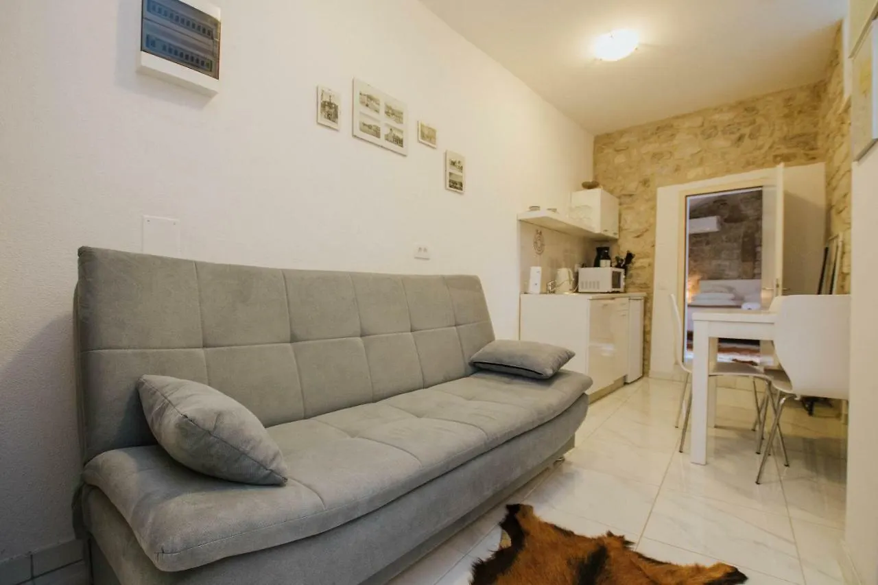 Apartment Toma Trogir 0*,  Kroatien