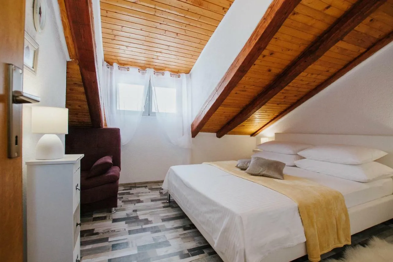Apartment Toma Trogir Kroatien